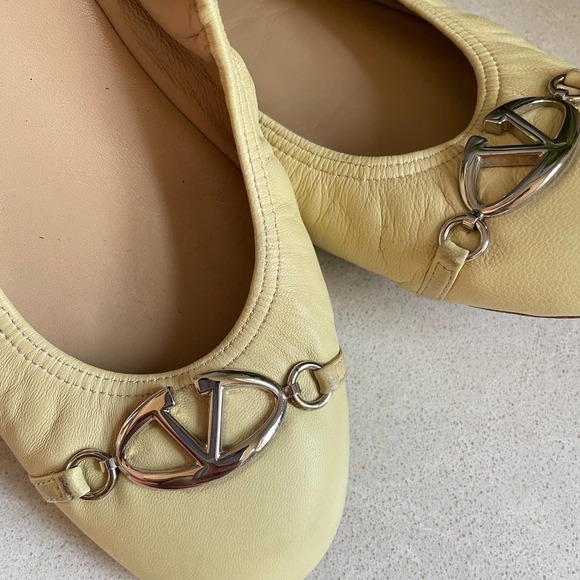 Valentino V Plaque Leather Ballet Flats Cream 40 9.5 Off White Academia Career